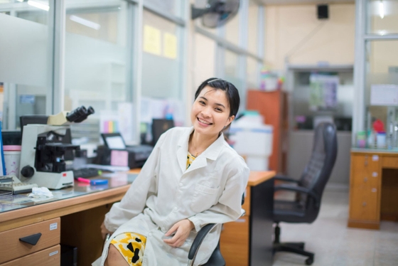 doctor sitting in the lab for research